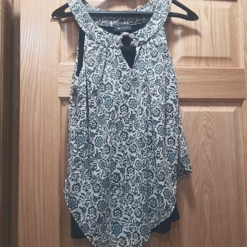 Floral flowing tank top